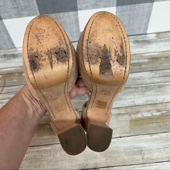 Alice & Olivia Layla Suede Platform Sandals - Picture 10 of 16